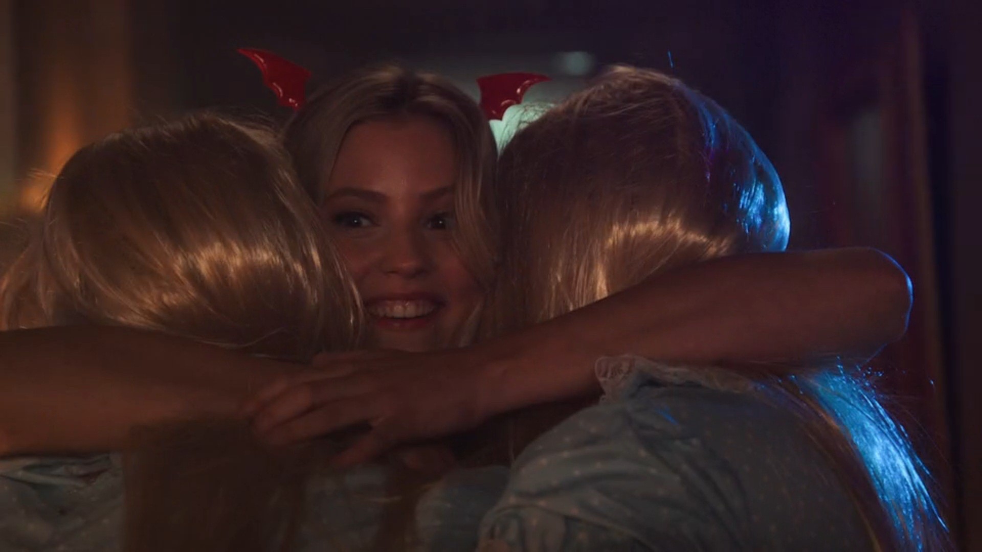 Nola krijgt Steef en Troj cadeau